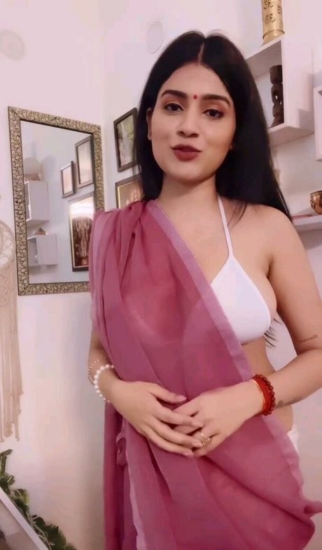 Nidhi Chaudhary top nackte bilder