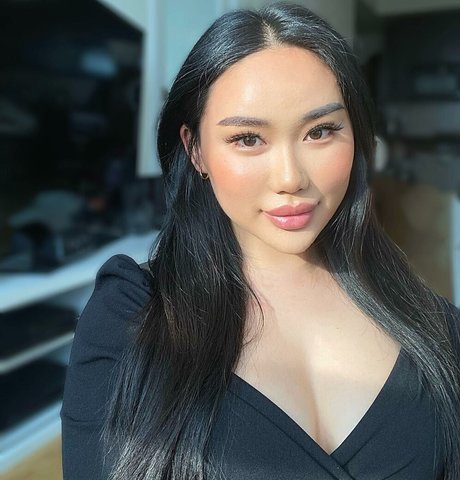 YueYue xxx nackt galerie