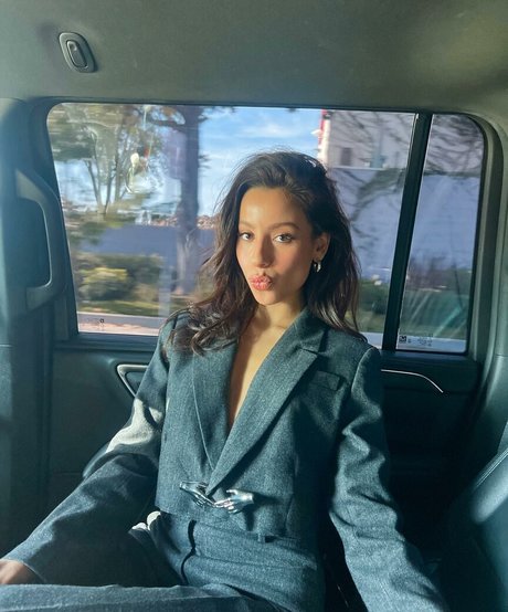 Izabella Alvarez schöne exklusive foto