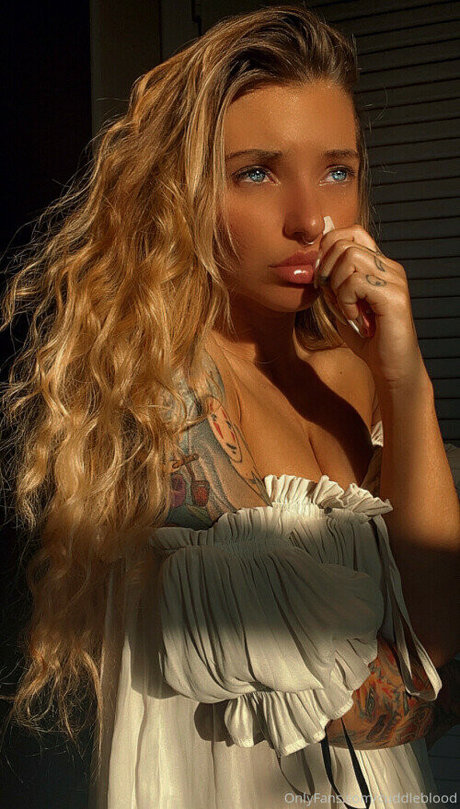 Cuddleblood erwachsene porno galerie