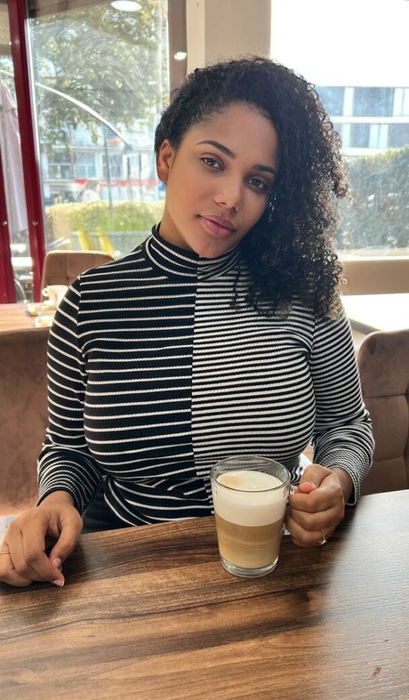 ebenholzstrumpfhosen onlyfans xxx hübsche foto