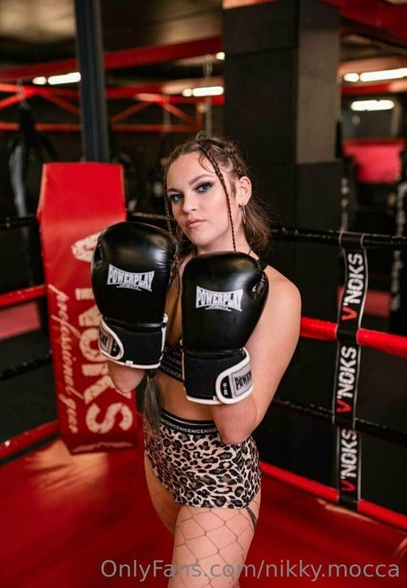 nikky mocca nacktheit akt archiv