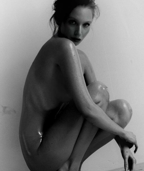 Annie Kinshova hd pornografische galerien