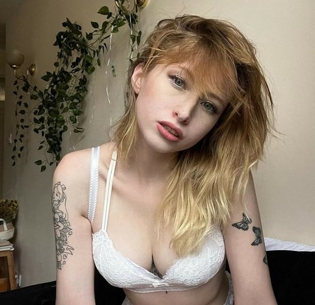 Konstigo nacktheit heiße galerie