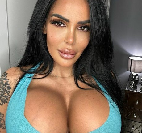 Holly James schauspielerin nette bilder