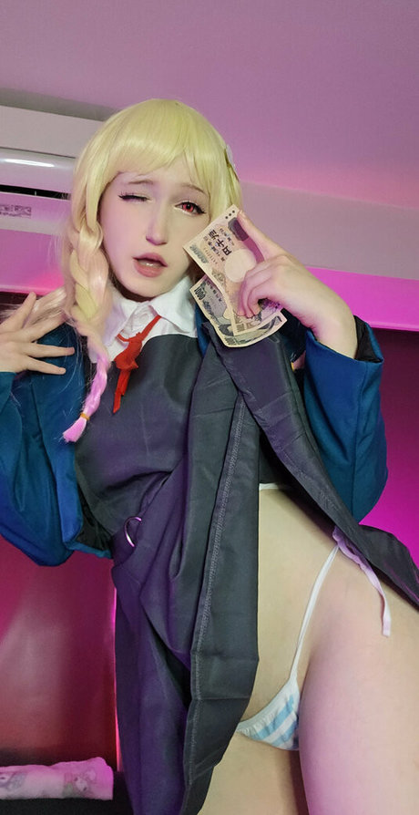 Tenshivenus model akt bilder