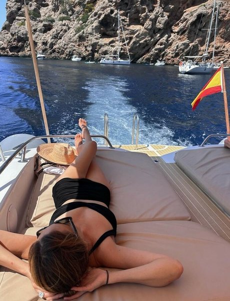 Lindsay Price top erotische foto