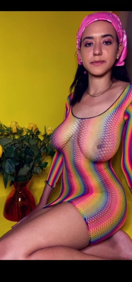 Elizabeth Danu model nackt bilder