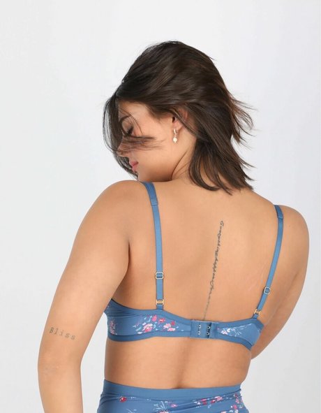 Michelle Algrabli nackt perfekte bilder