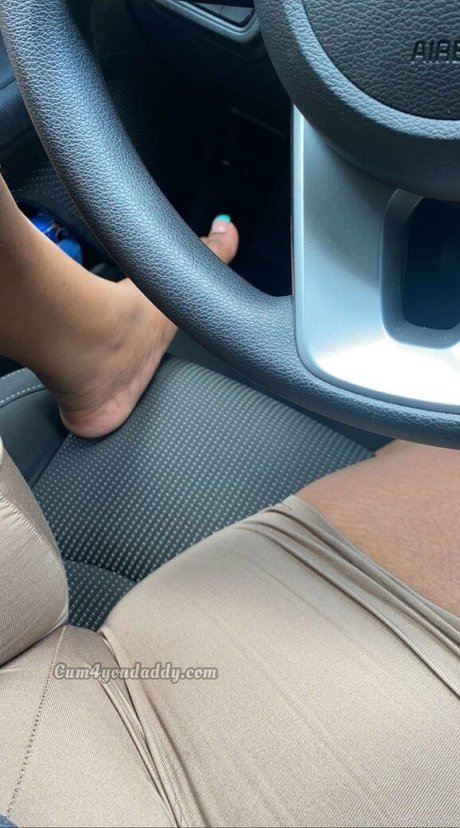 cum4youdaddyy model exklusive fotos