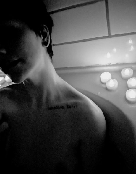 little miss kiro nackt kunst bild