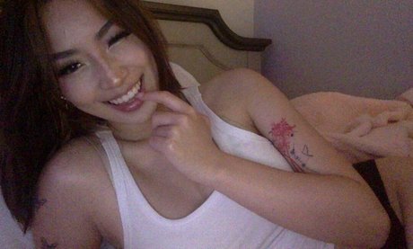 Harmonee Yang porno kunst foto