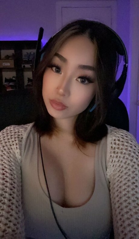 Harmonee Yang erotische foto