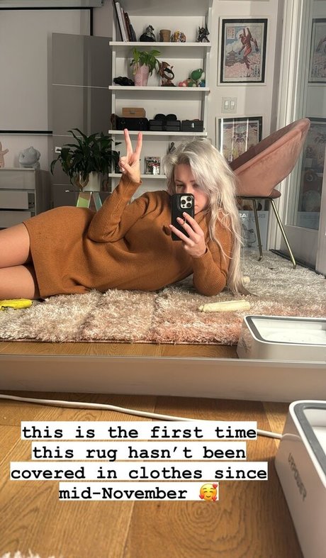 Alanah Pearce kunst akt bilder