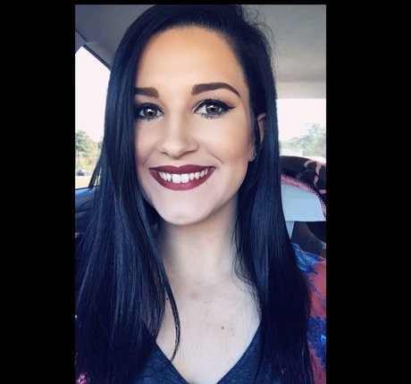 Aisley Montgomery erotische erwachsene foto