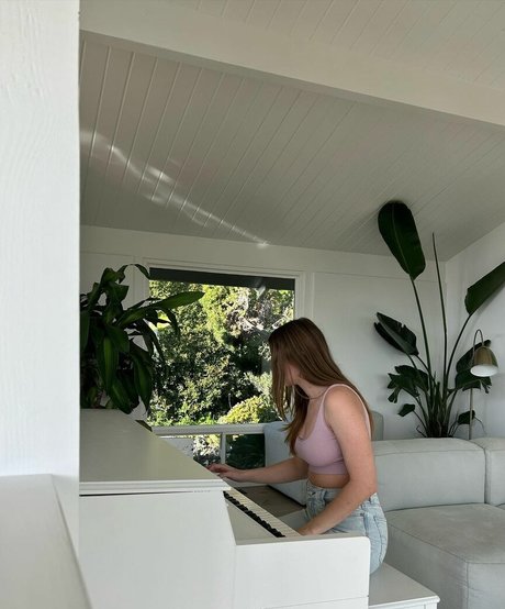 Anika Grace freie archiv