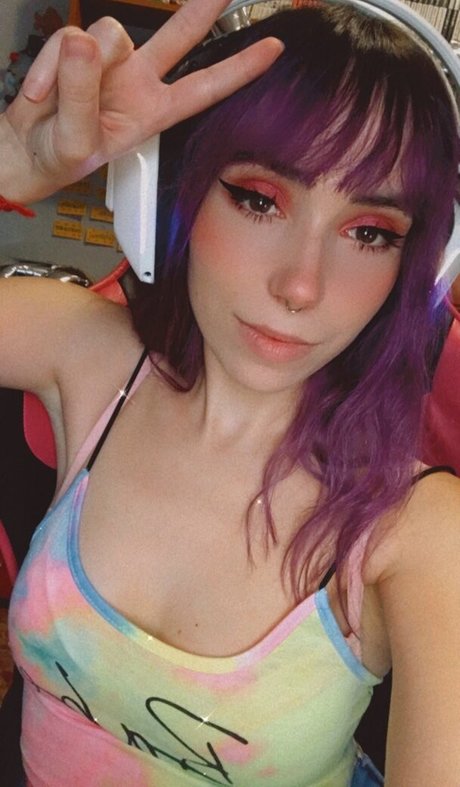 elyshuri kostenlose nackte foto