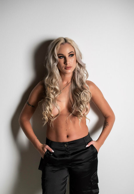 Gergye Krisztina_ erwachsene akt galerien