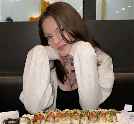 Rhiannon Jena exklusive top bilder