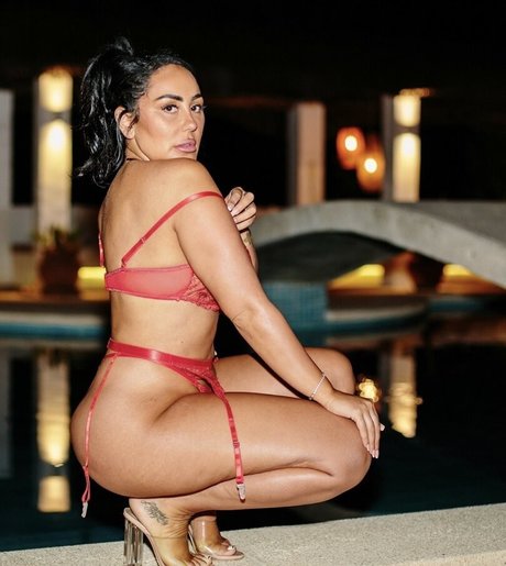 Sophie Kasaei hübsche nackten bild