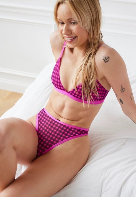 blonde asiatische onlyfans kunst pornografische bilder