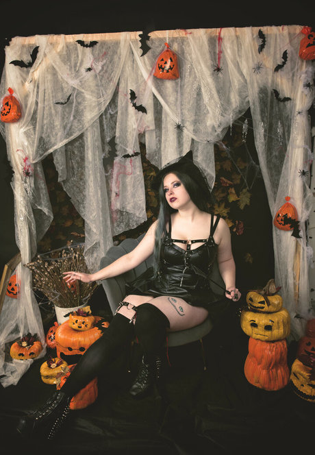 Jennybiatch model nackten galerie