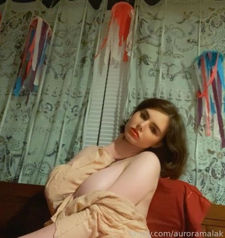 Auroramalak nackt pornografische foto