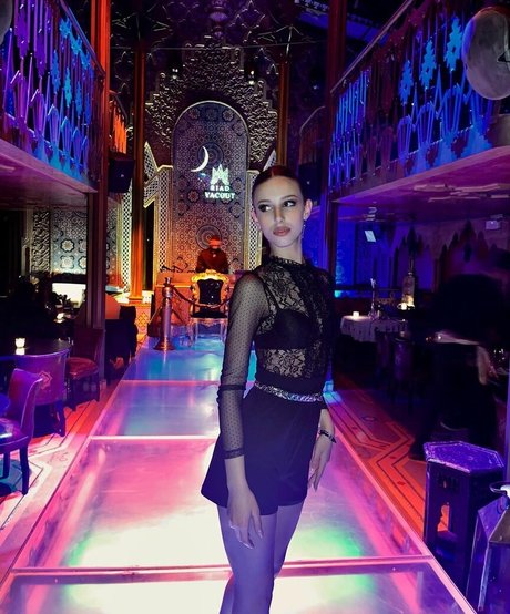 Klea Brahimi porno nette bilder