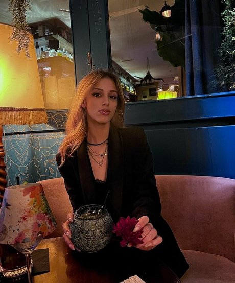 Klea Brahimi erotische nackt galerie