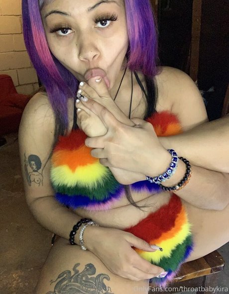 throatbabykira nackte bild