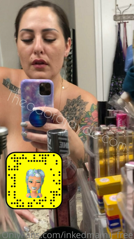 inkedmamii free model hd bilder