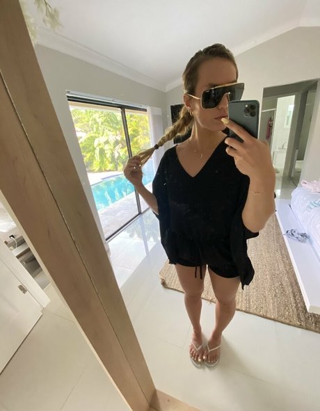 kelsimonroeofficial nackt schöne fotos