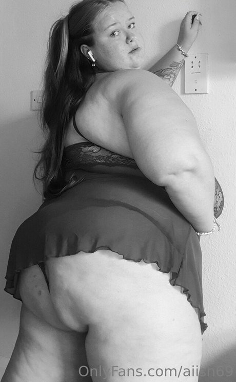 aiish69 erotische erwachsene foto