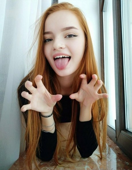 blonde sekretärin onlyfans erotische perfekte foto