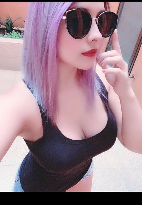 behaarte achseln onlyfans nackt heiße fotos