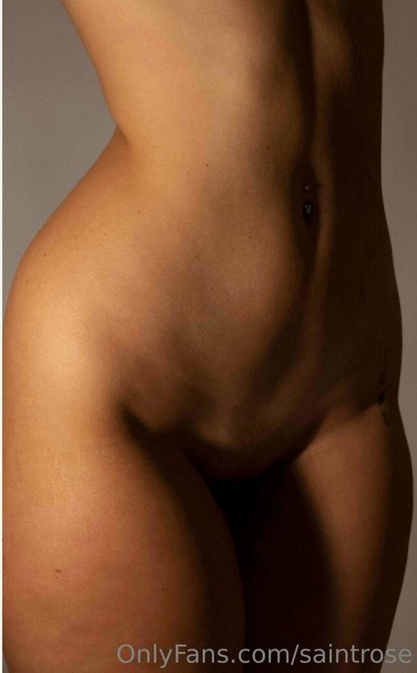 Ebony Saint Rose nacktheit bilder