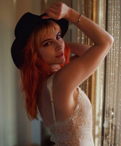 meishamock nackt sexy fotos