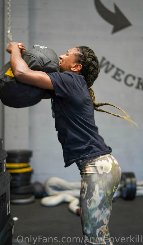 angieoverkill erotische pornografische bilder