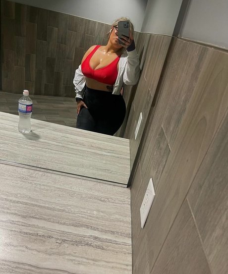 Lilly Alcorn erotische top bild