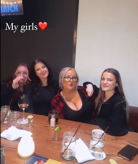 Lilly Alcorn perfekte nacktheit bild