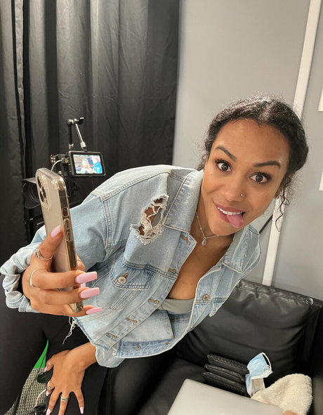 thatonegirlmikeyvlogs erwachsene schöne bild