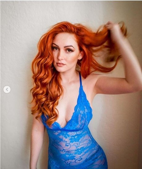 Nicole Simone erotische porno galerien