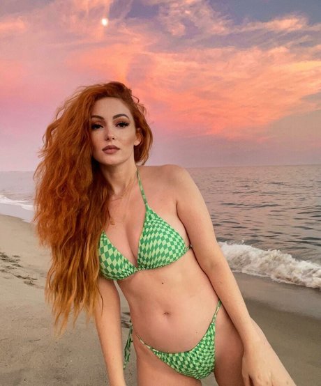 Nicole Simone heiße akt galerien