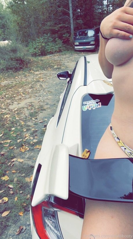 alumi booty schauspielerin hd foto