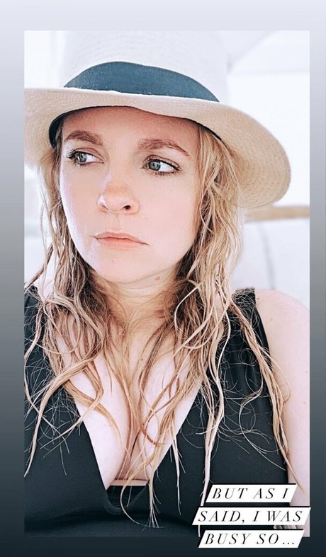 Georgia Moffett xxx hd galerie