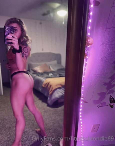 Libby Deranleau porno kunst galerie