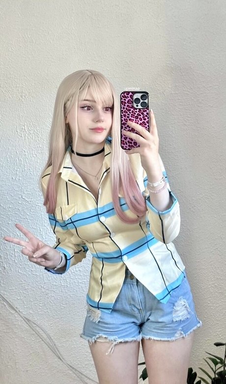 blonde asiatische onlyfans hübsche perfekte fotos