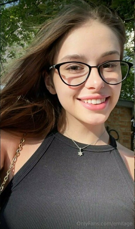 emilage nacktheit top fotos