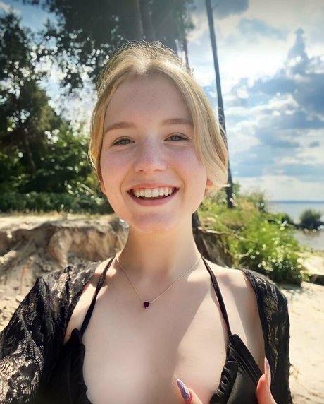 emilage nackt kunst galerie