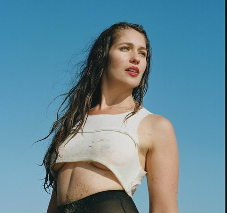 Lola Kirke kunst porno archiv